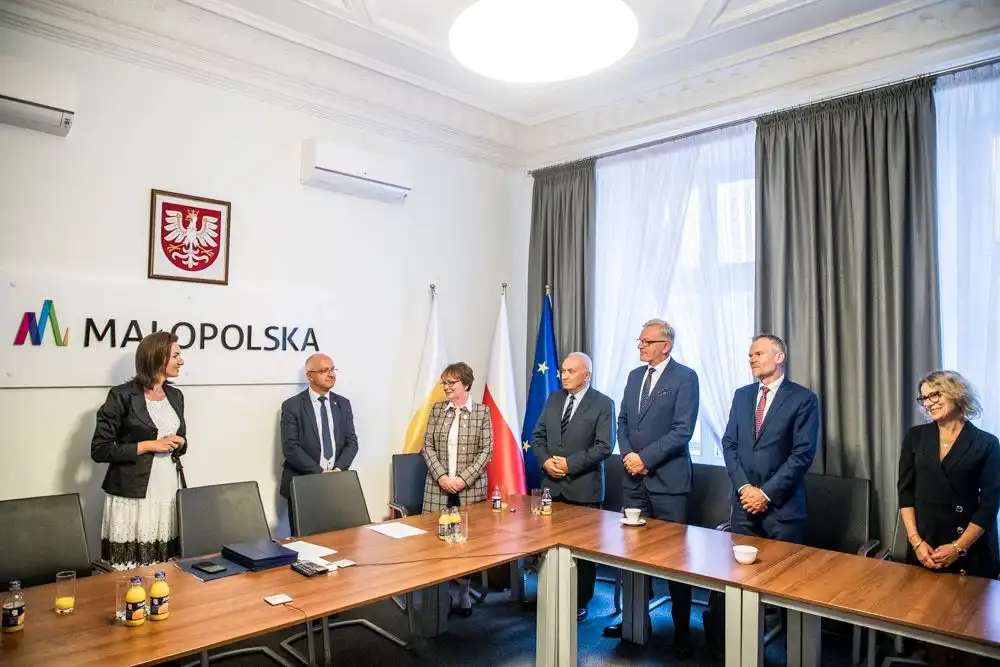 Nominacje dla dyrektorów małopolskich szkół i bibliotek wręczone
