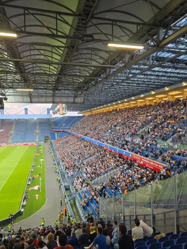 Młodzi piłkarze z Piwnicznej na meczu europejskich gigantów