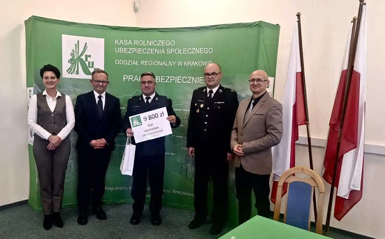 Wsparcie dla młodych strażaków z Nawojowej