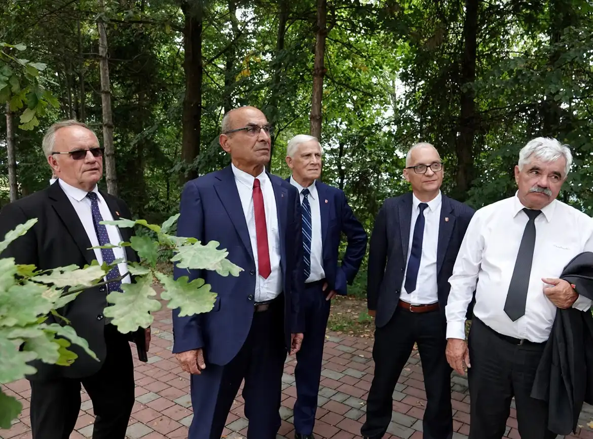 Burmistrz Starego Sącza chce wybudować basen na działce powiatowej