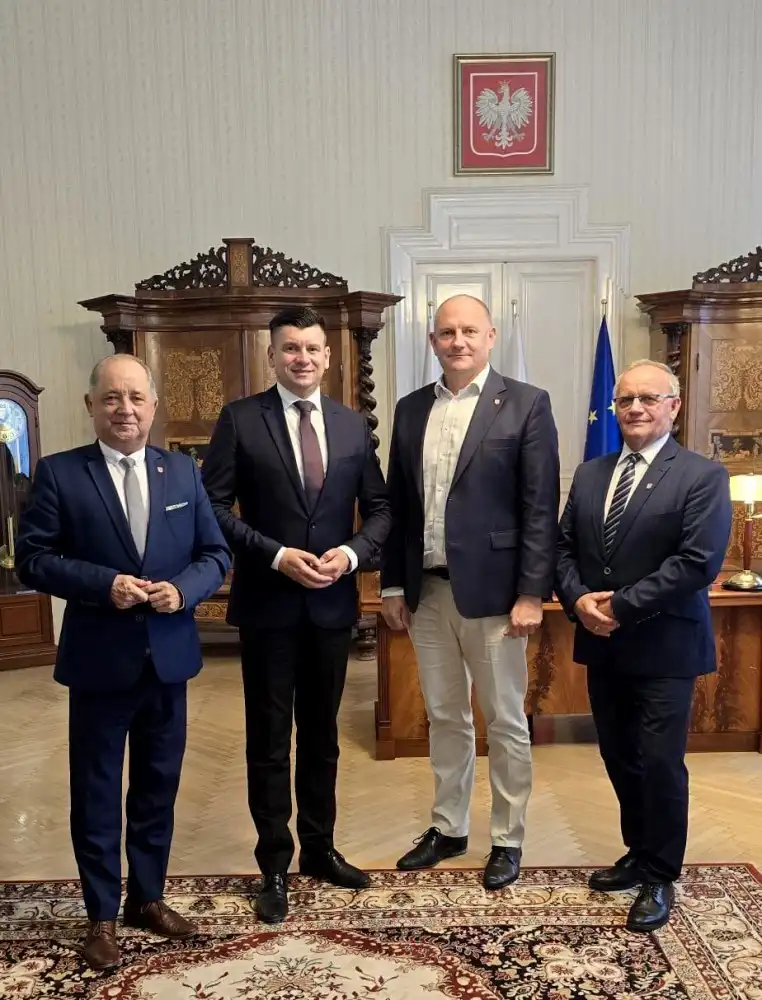 Władze powiatu nowosądeckiego z wizytą u marszałka Łukasza Smółki