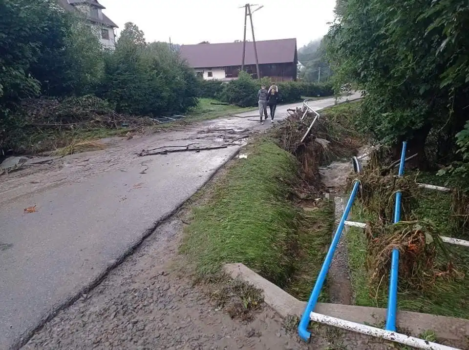 Intensywne opady deszczu zniszczyły drogi na terenie gminy Muszyna