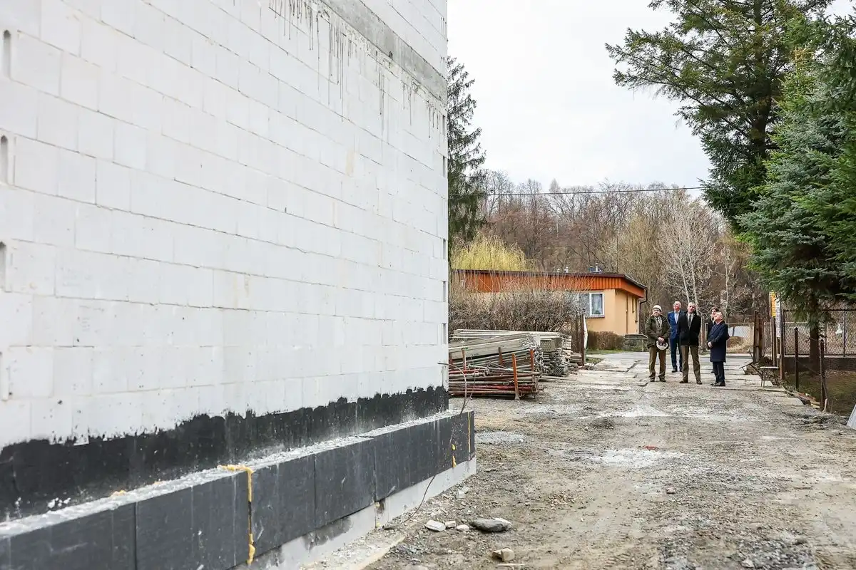 Rytro stawia na ekoturystykę! Nowe centrum edukacyjne już na półmetku