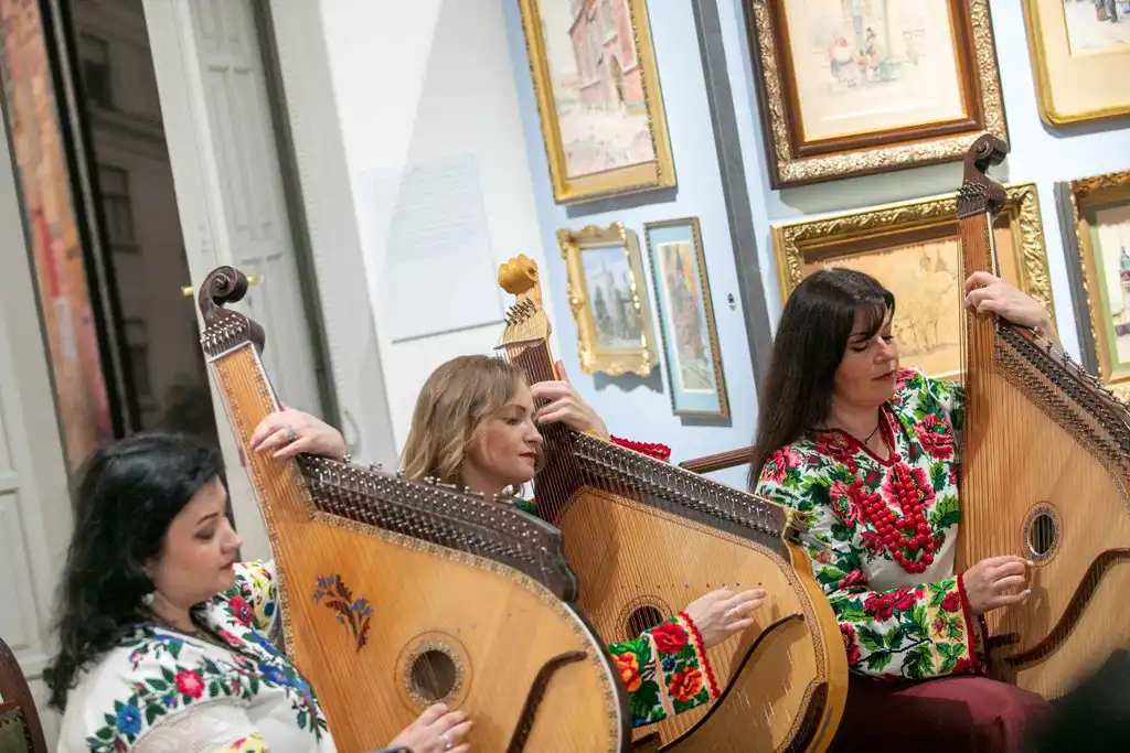 Koncert ukraińskich bandurzystek w Muzeum Okręgowym
