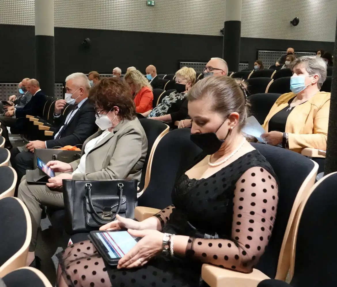 O inwestycjach i remontach zniszczonych wskutek powodzi dróg, na Sesji Rady Powiatu Nowosądeckiego