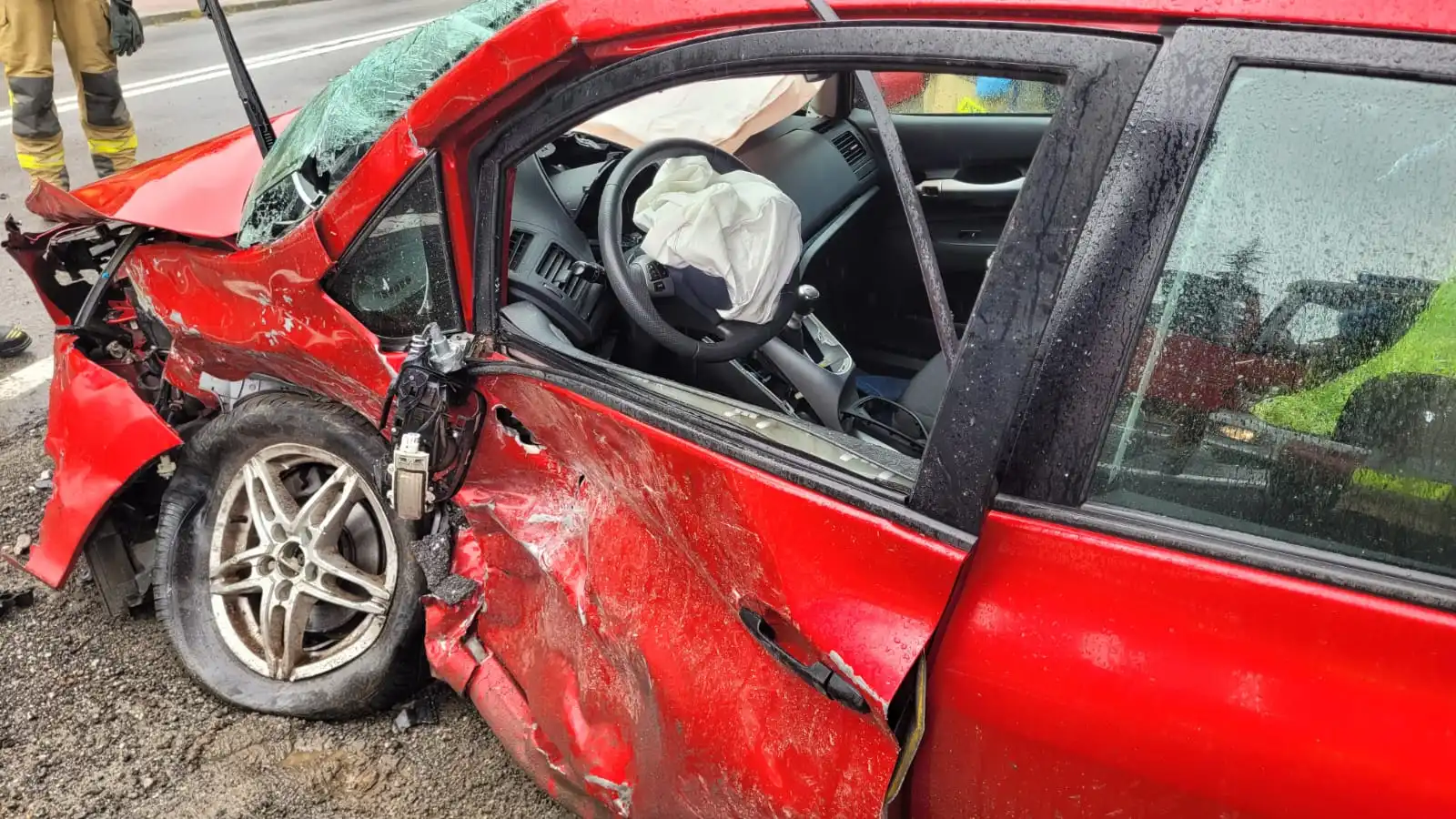 Wypadek w Powroźniku. Zderzyły się dwie osobówki. Trzy osoby trafiły do szpitala