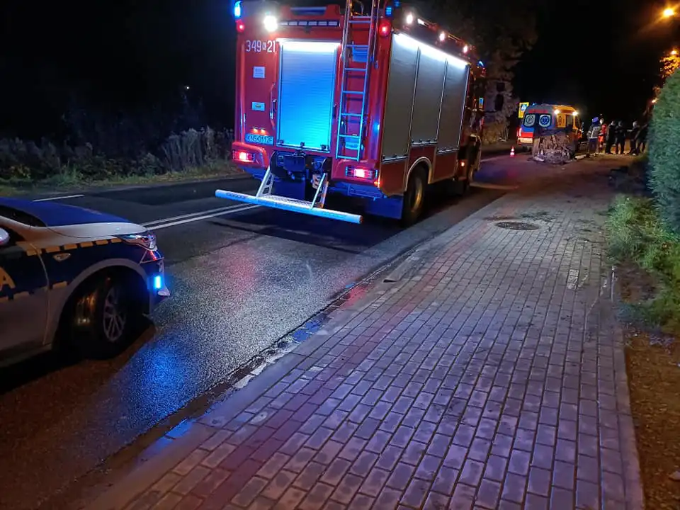 Wypadek w Grybowie. Dachowała osobówka