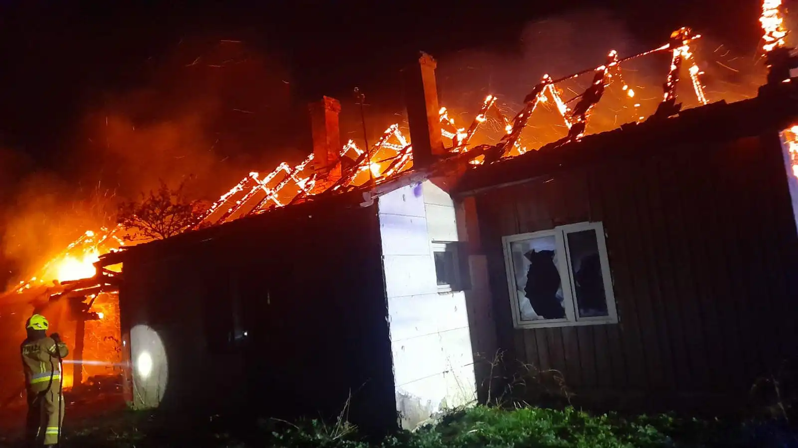 Pożar w Suchej Strudze. Płonął budynek gospodarczy