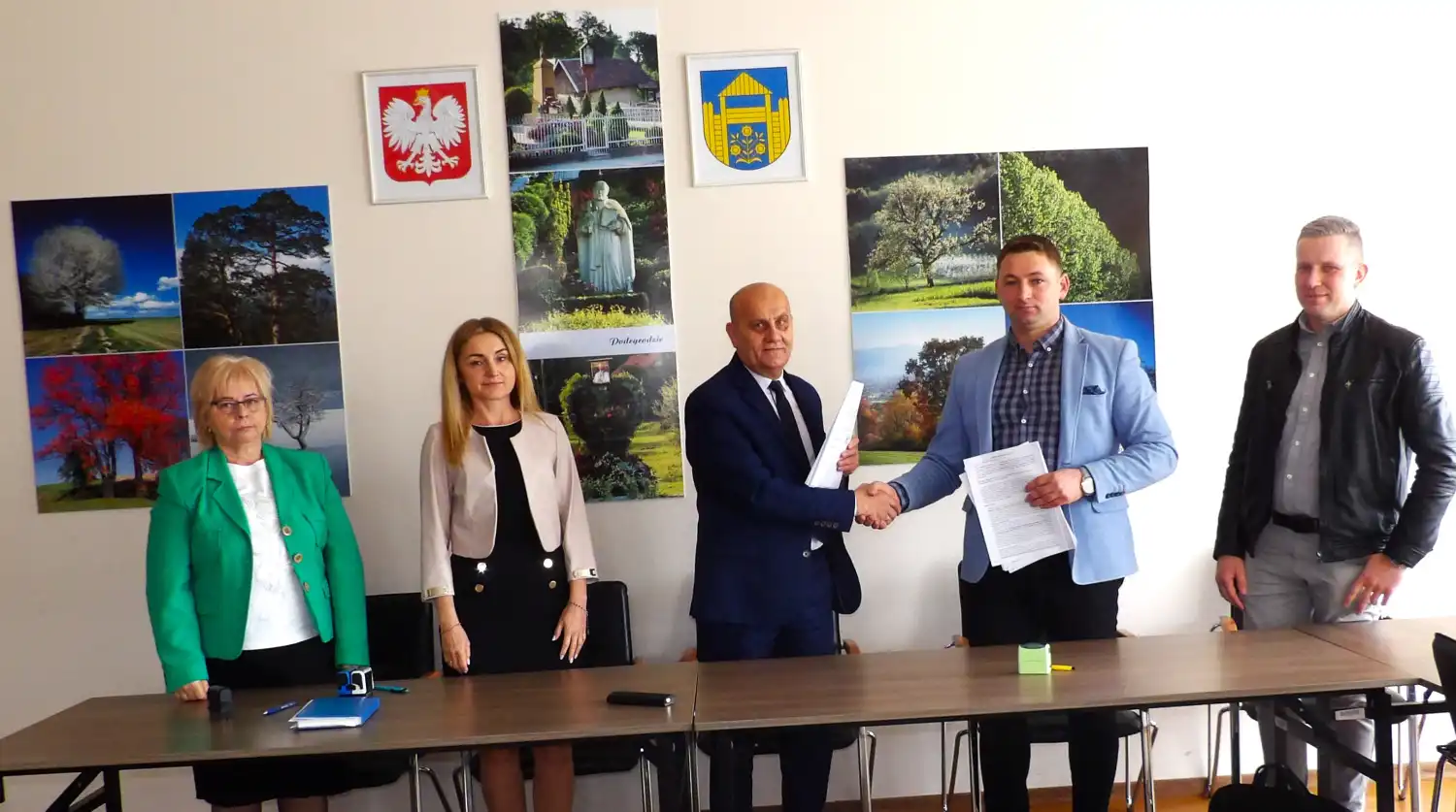 Podpisano umowę na rozbudowę sieci kanalizacyjnej w Gminie Podegrodzie