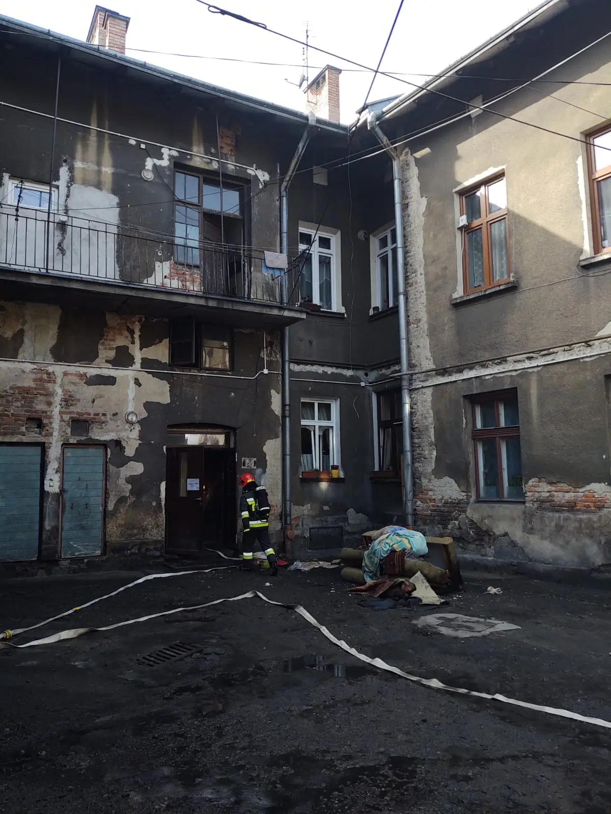 Pożar na ul. Długosza w Nowym Sączu. 22 osoby ewakuowane