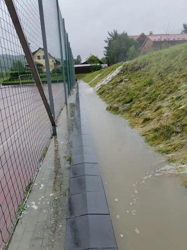 Sądecczyzna: Strażacy walczą ze skutkami intensywnych opadów deszczu