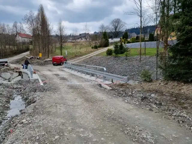 Obudowa mostu w Koniuszowej dobiega końca