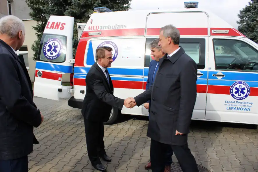 Szpital w Limanowej ma nowy ambulans