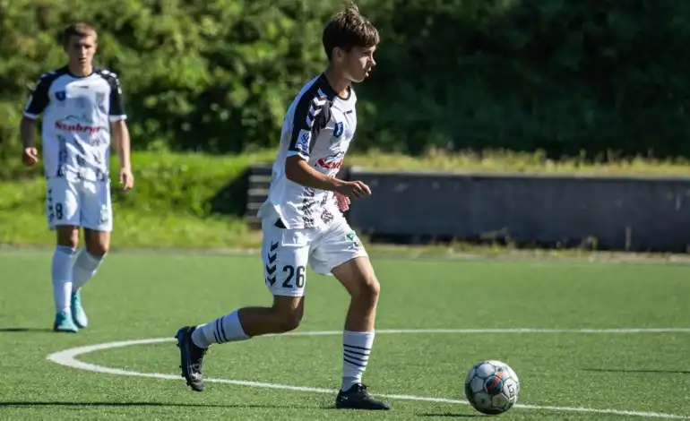 W meczu Centralnej Ligi Juniorów U-19 Sandecja przegrywa z Wartą Poznań