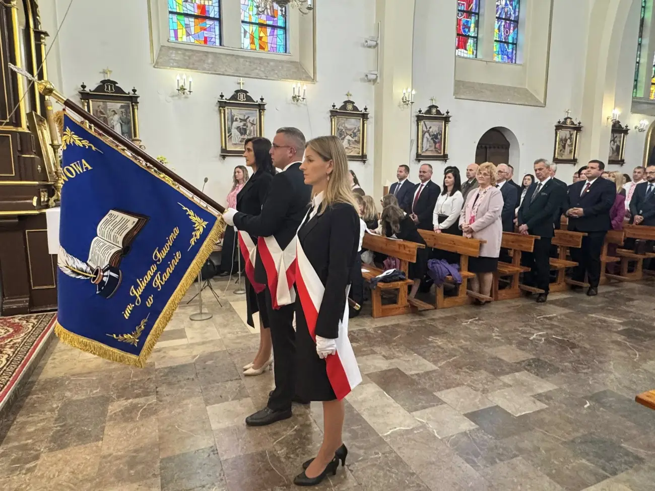Historyczny dzień dla szkoły w Kaninie. Placówka otrzymała sztandar