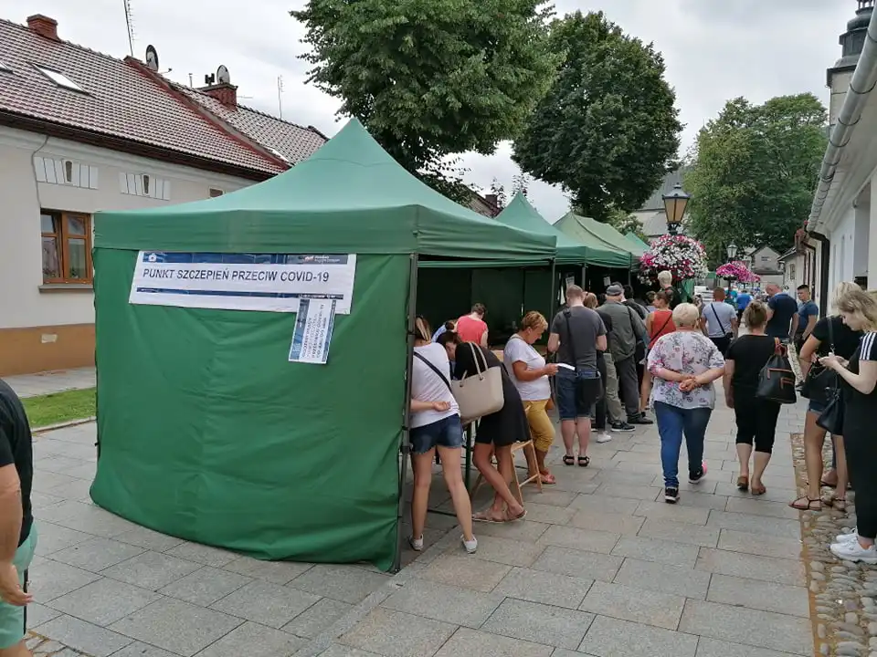 W sobotę 10 lipca w Mobilnym Punkcie Szczepień w Starym Sączu zaszczepiły się 244 osoby