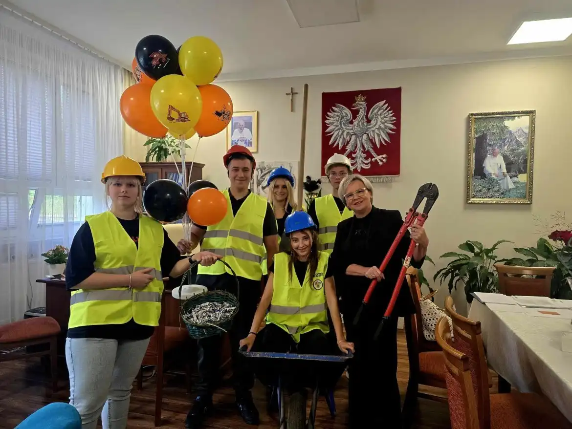 Kreatywne obchody Dnia Budowlańca w Krynicy. Szkoła pełna balonów i uśmiechów