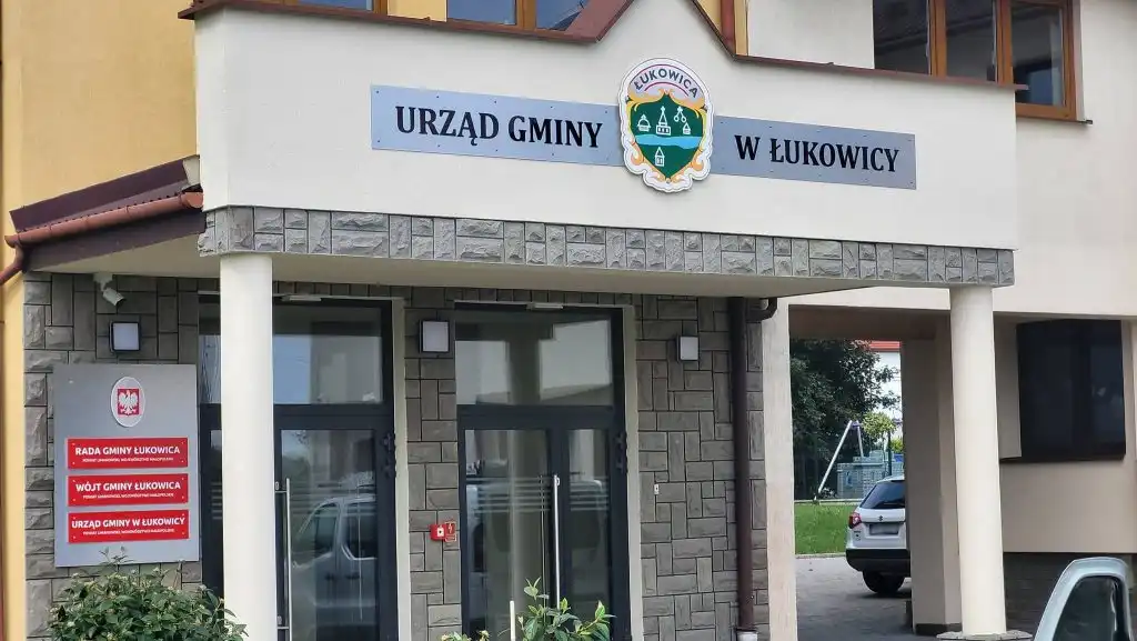 Nowy budynek Urzędu Gminy Łukowica i Zakładu Aktywności Zawodowej „Promyk” uroczyście otwarty