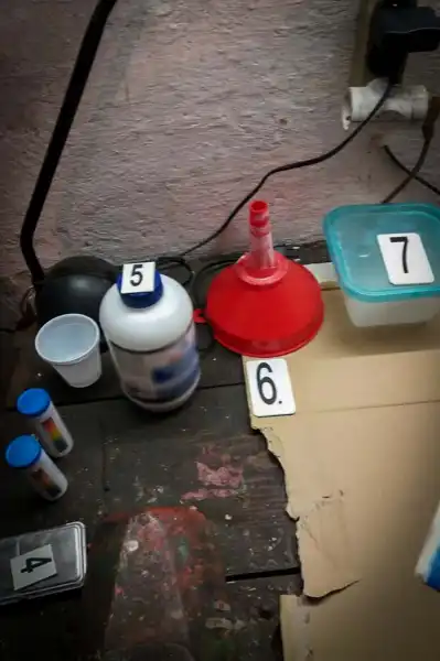 Funkcjonariusze KaOSG, śląskie CBŚP oraz czescy celnicy rozbili polsko-czeski gang zajmujący się produkcją i sprzedażą metamfetaminy