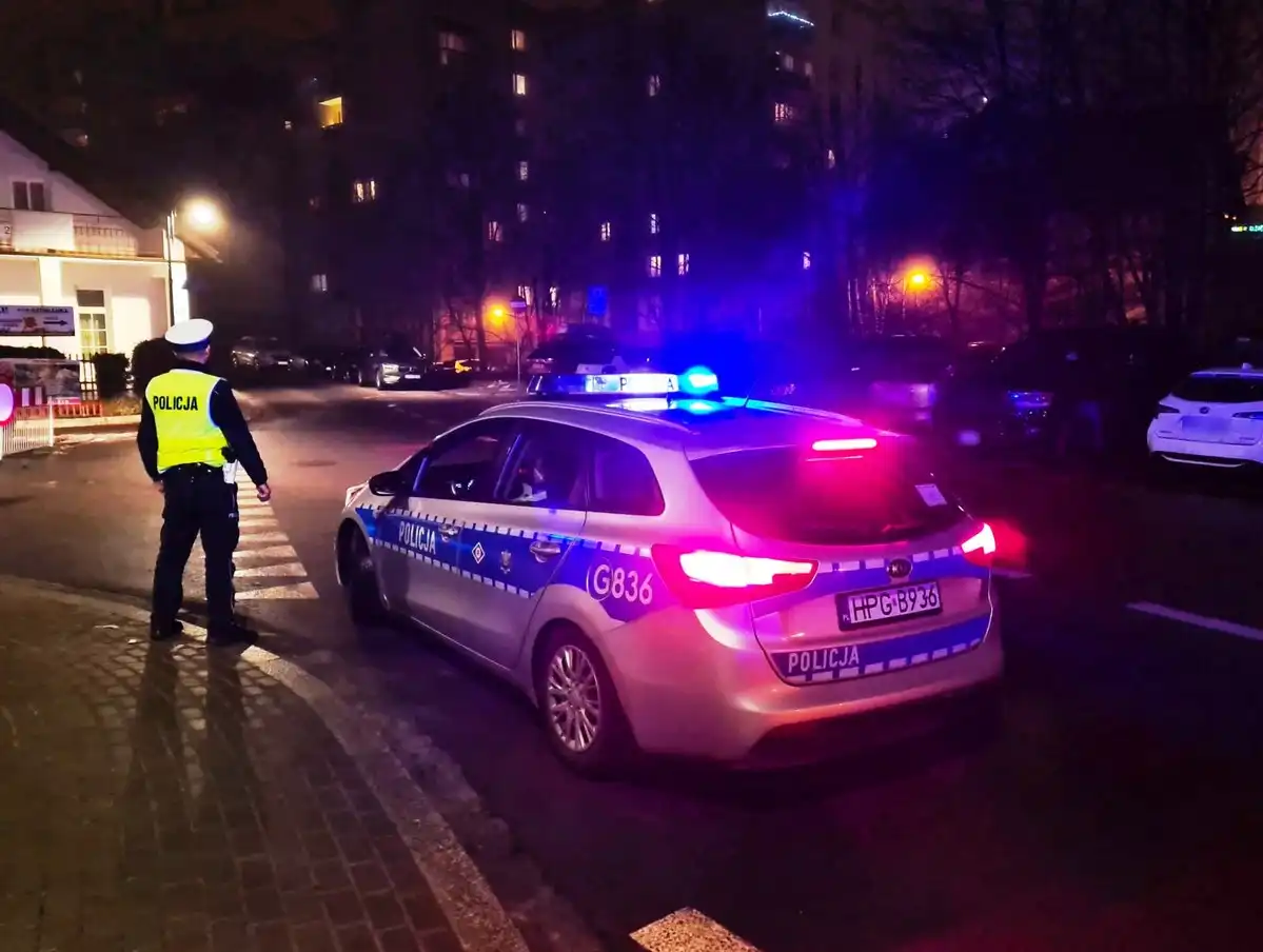 Policjanci dbali o bezpieczeństwo podczas turnieju hokejowego w Krynicy-Zdroju