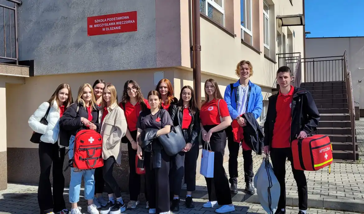 Uczniowie LO w Starym Sączu uczyli dzieci jak uratować życie