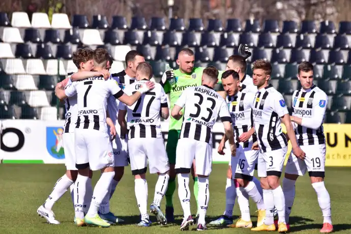 Drużyna Sandecji pokonuje Zagłębie Sosnowiec 2:1