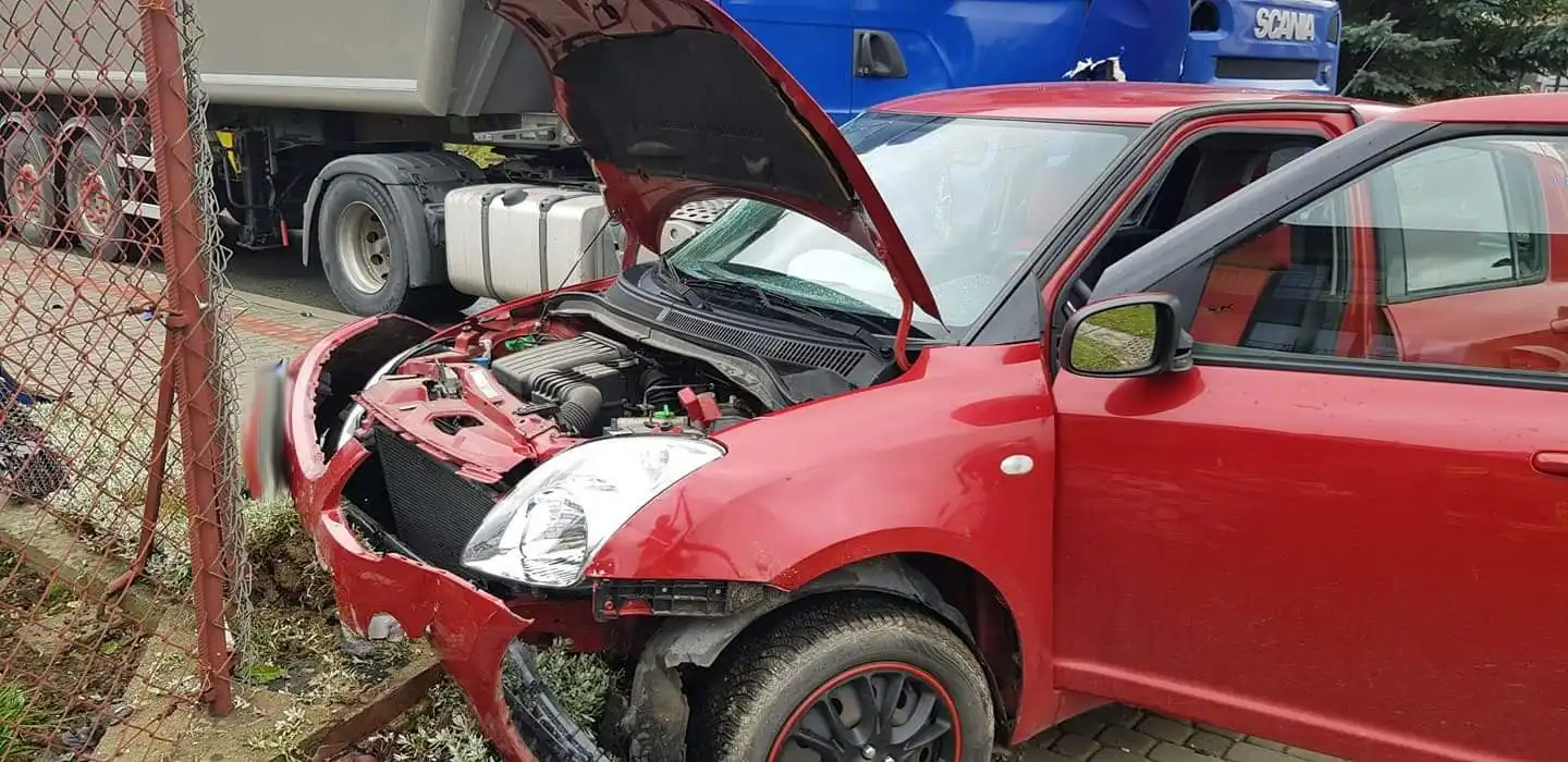 Kraksa w Siołkowej. Jedna osoba trafiła do szpitala