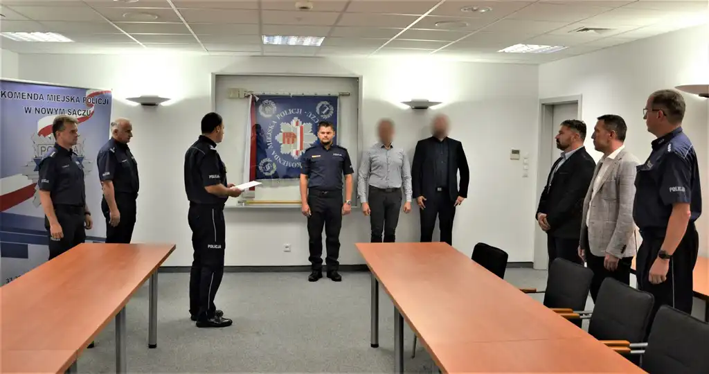 W czasie wolnym od służby pomogli zatrzymać przestępców. Podziękował im komendant