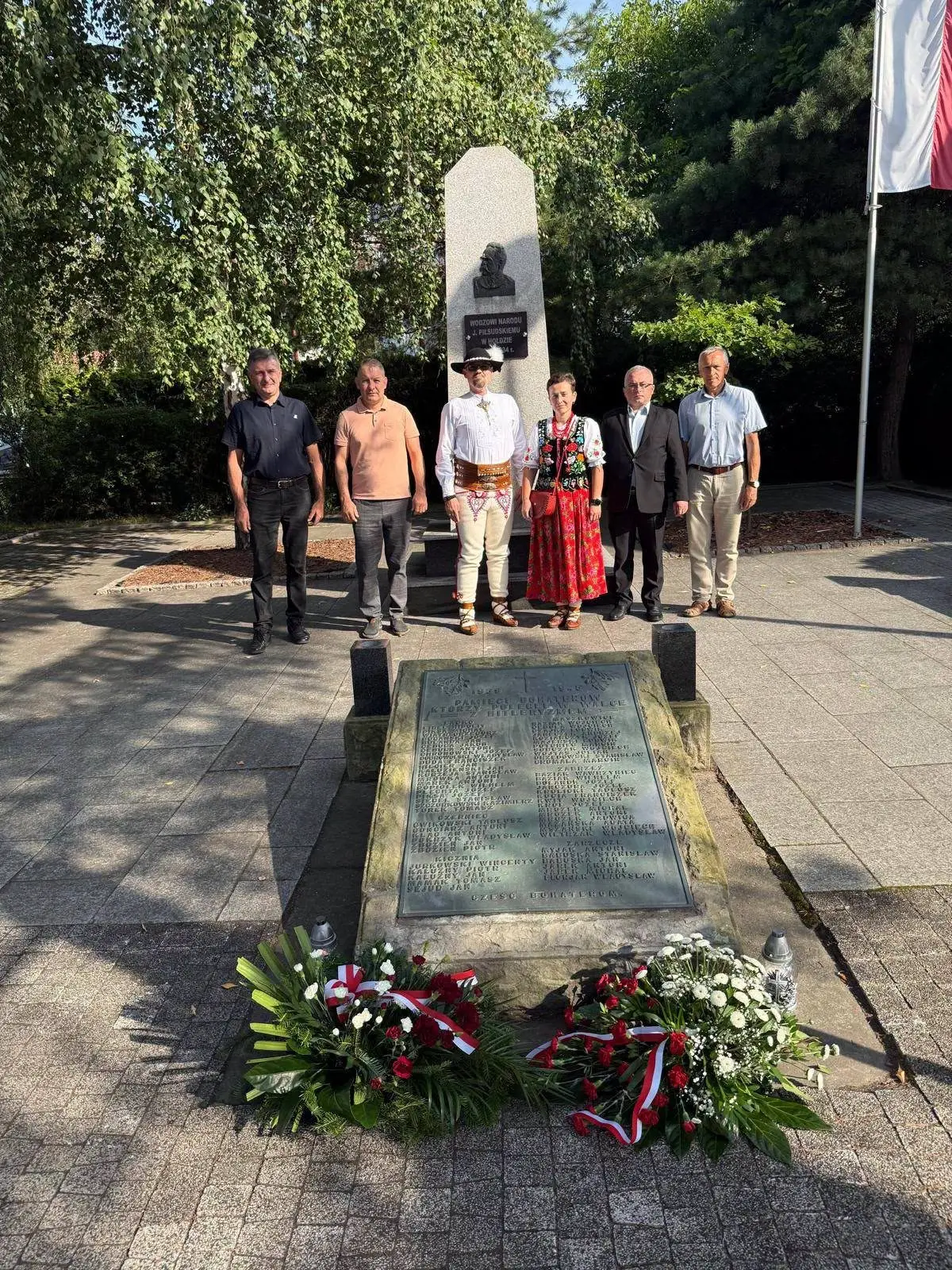 Łącko uczciło 82. rocznicę wybuchu Powstania Warszawskiego. Delegacja złożyła kwiaty