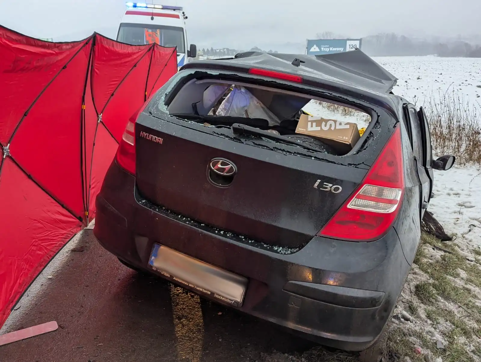 Tragiczny wypadek na DK75 w Łososinie Dolnej. Nie żyje kierowca osobówki