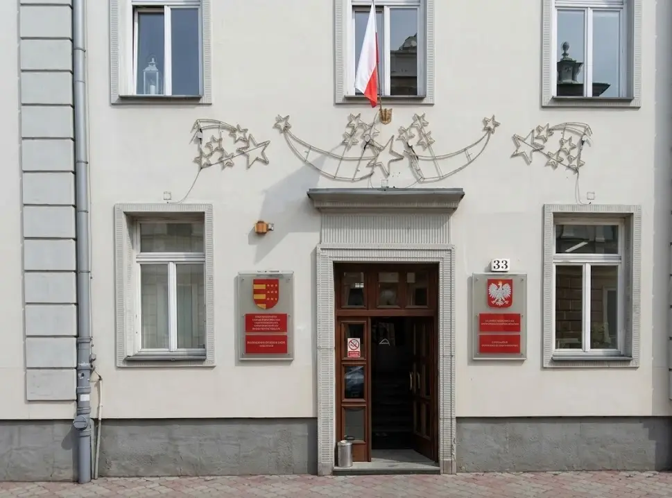 Nagrody nie, trzynastki tak. 1,84 mln zł na 13-tki w Starostwie Powiatowym w Nowym Sączu