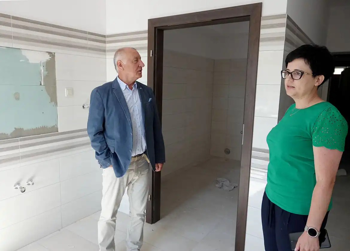 Internat w ZS w Marcinkowicach już prawie gotowy. Uczniowie będą mogli korzystać z wyremontowanych pomieszczeń już od września br.