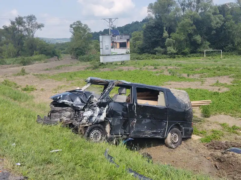 Wypadek na DK75 w Witowicach Dolnych. Jedna osoba była zakleszczona we wraku pojazdu