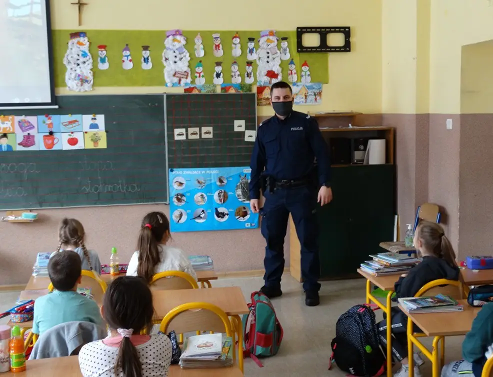 Policjanci uczyli najmłodszych zasad bezpiecznego korzystania z Internetu