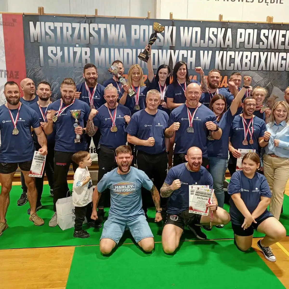 Złote medale dla Limanowej. Policjanci triumfują w kickboxingu