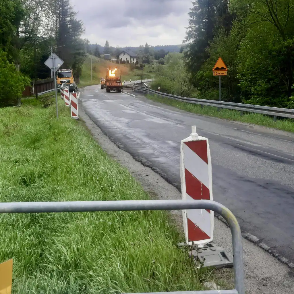 Nowy chodnik w Mochnaczce Niżnej. Większe bezpieczeństwo dla pieszych