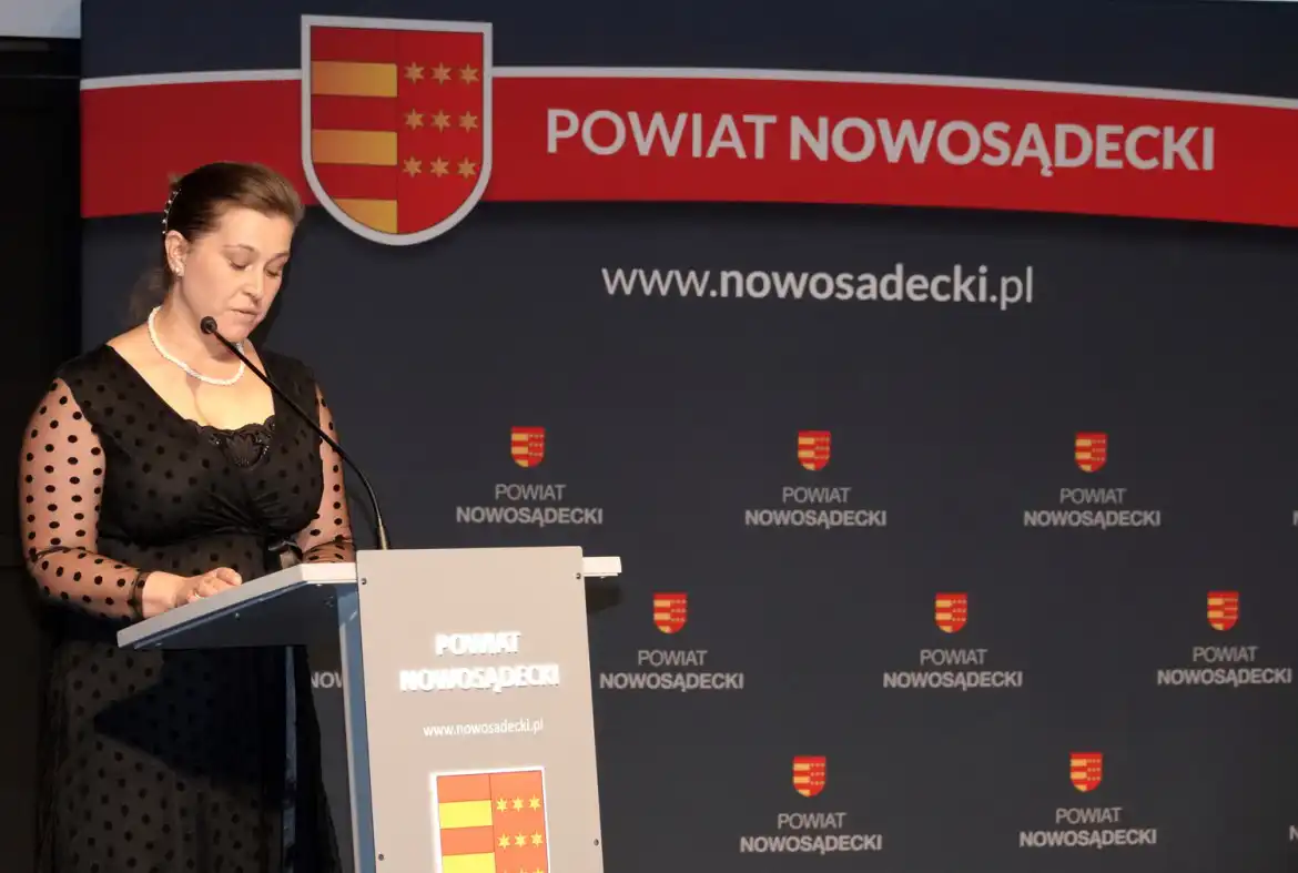 O inwestycjach i remontach zniszczonych wskutek powodzi dróg, na Sesji Rady Powiatu Nowosądeckiego