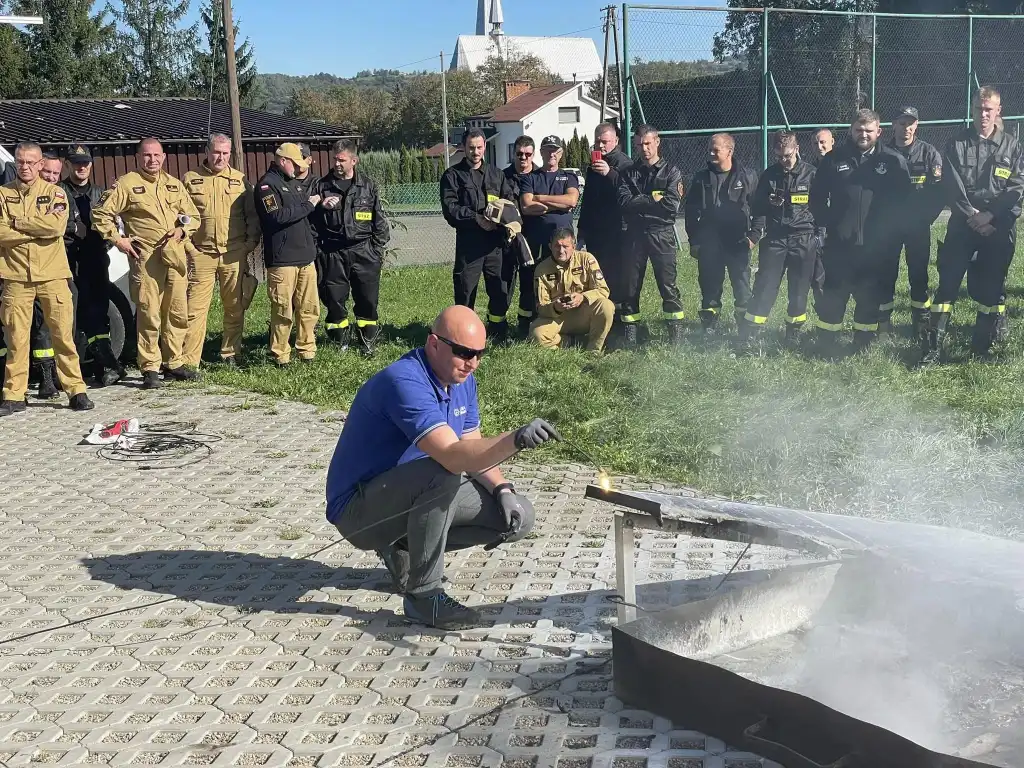 Strażacy w Tęgoborzy uczą się, jak ratować w dobie energii odnawialnej