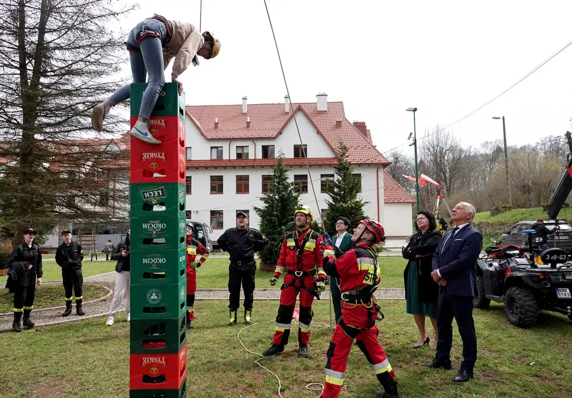 Kilkuset uczniów klas ósmych na Dniach Otwartych Zespół Szkół w Marcinkowicach