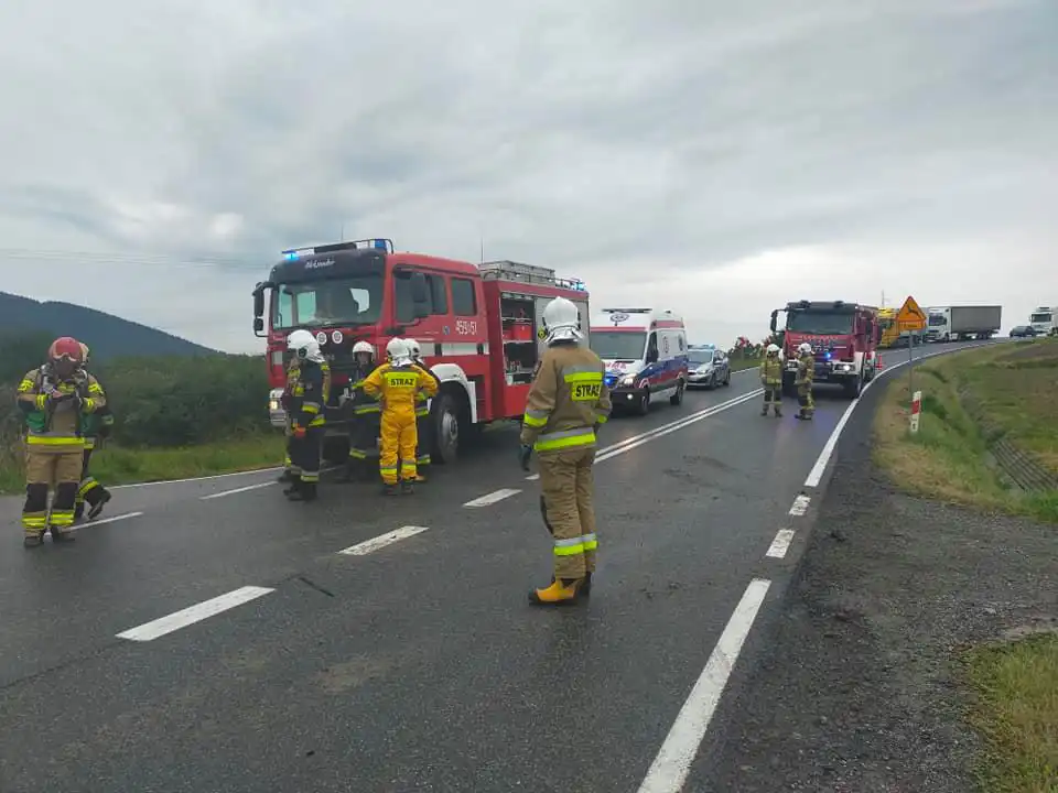 Wypadek w Podłopieniu. Dwie osoby poszkodowane