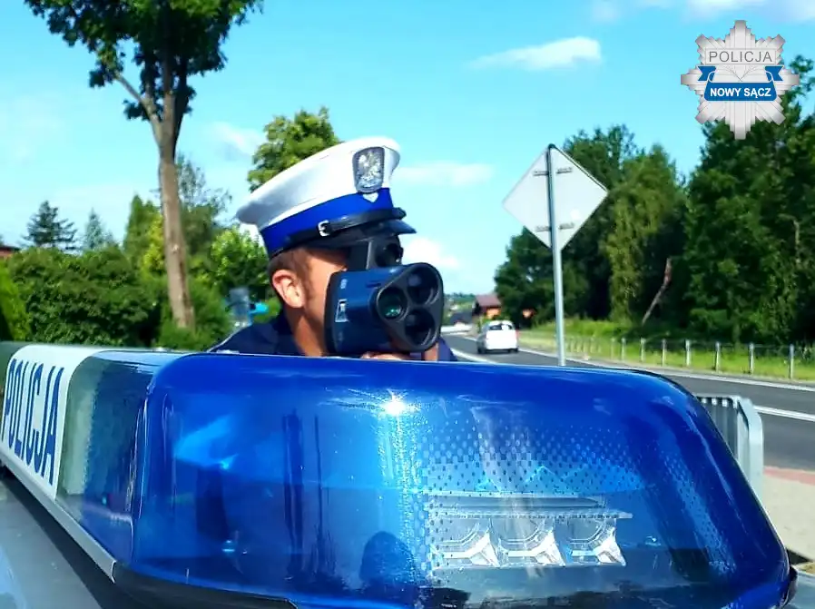 Wzmożone działania sądeckiej Policji. Mundurowi radzą jak bezpiecznie spędzić długi weekend