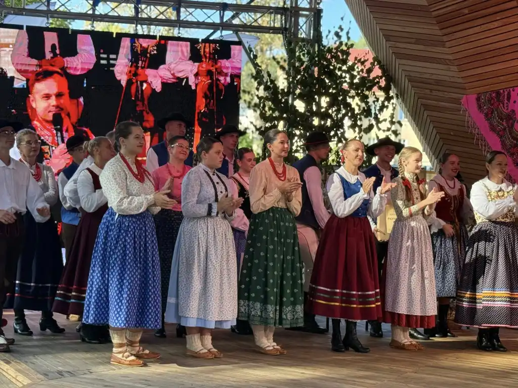 10 lat Pogranicza. Krynicki amfiteatr w barwach góralskiego folkloru