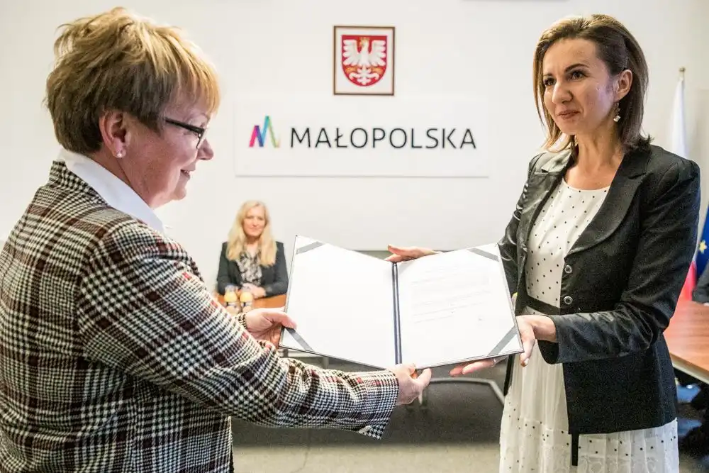 Nominacje dla dyrektorów małopolskich szkół i bibliotek wręczone