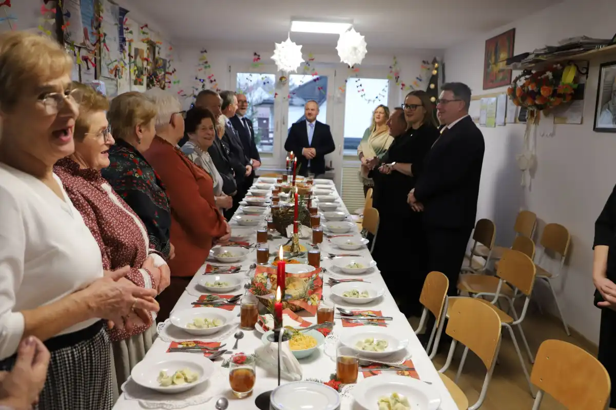 Zakończenie warsztatów dla seniorów w Męcinie. Radość, twórczość i integracja