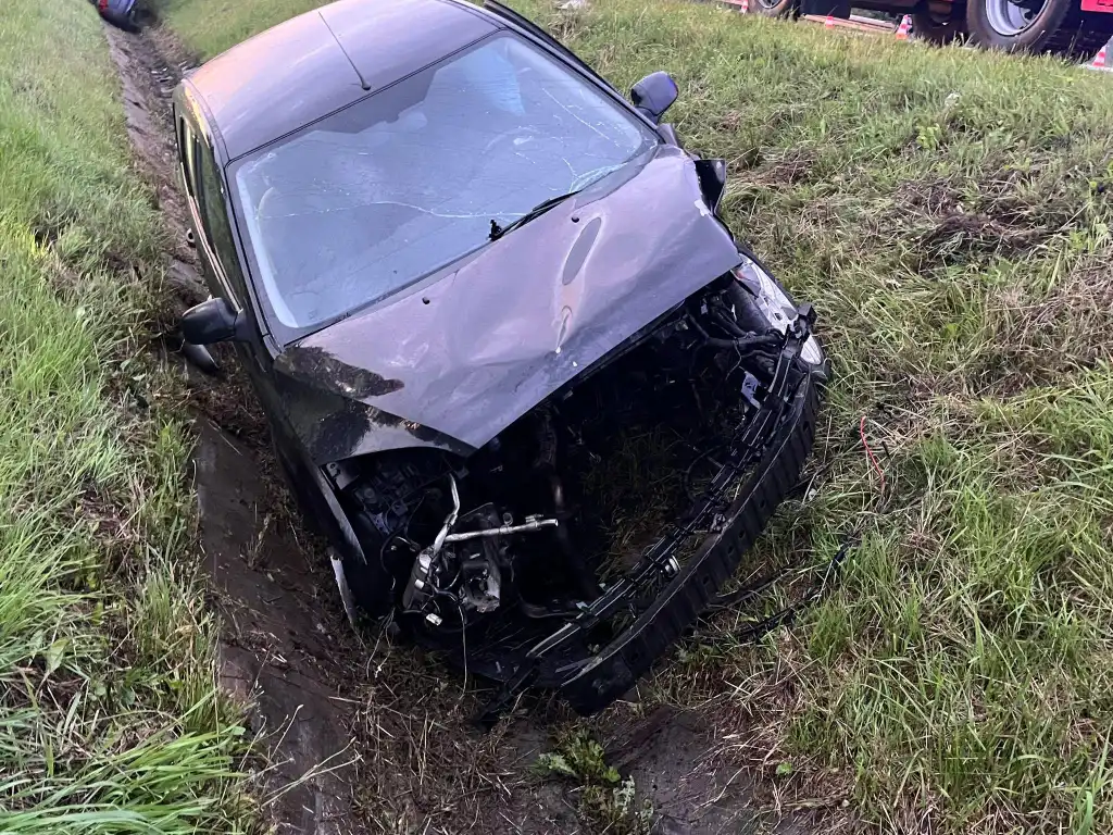 Wypadek w Starym Sączu. Zderzyły się dwa samochody osobowe. Jedna osoba w szpitalu