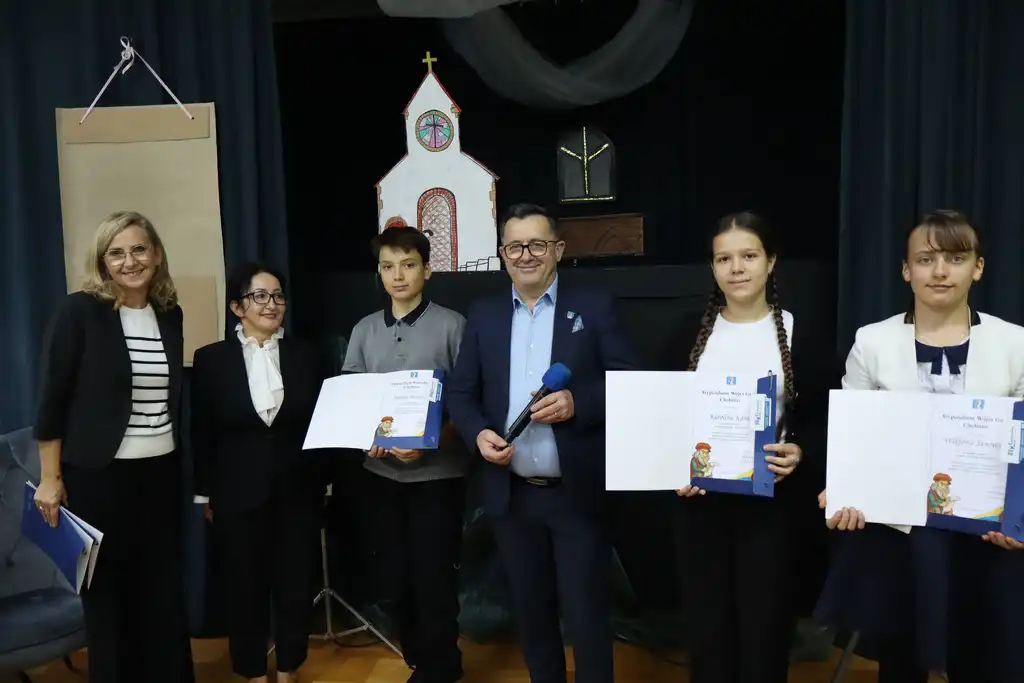 Uczniowie z Januszowej nagrodzeni stypendiami Wójta
