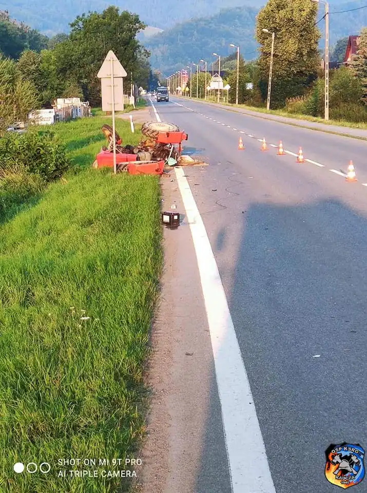 Wypadek w Jazowsku. Ranny traktorzysta trafił do szpitala
