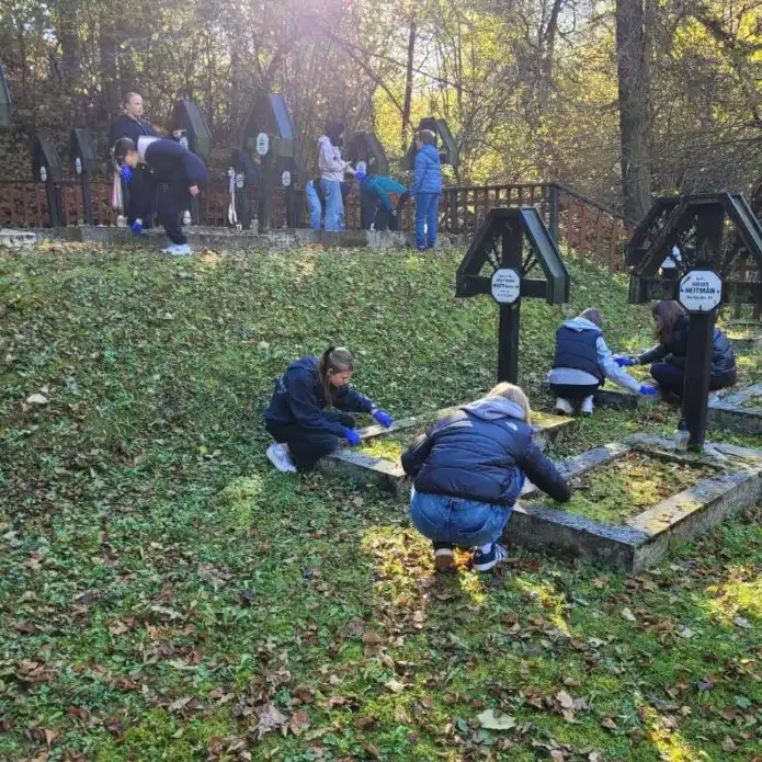 Kultywowanie pamięci. Młodzież dba o groby bohaterów I wojny światowej