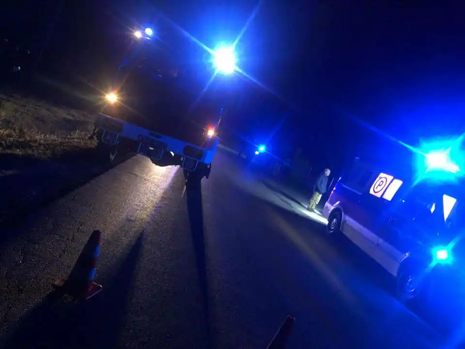 Wypadek w Libuszy. Samochód osobowy wypadł z drogi
