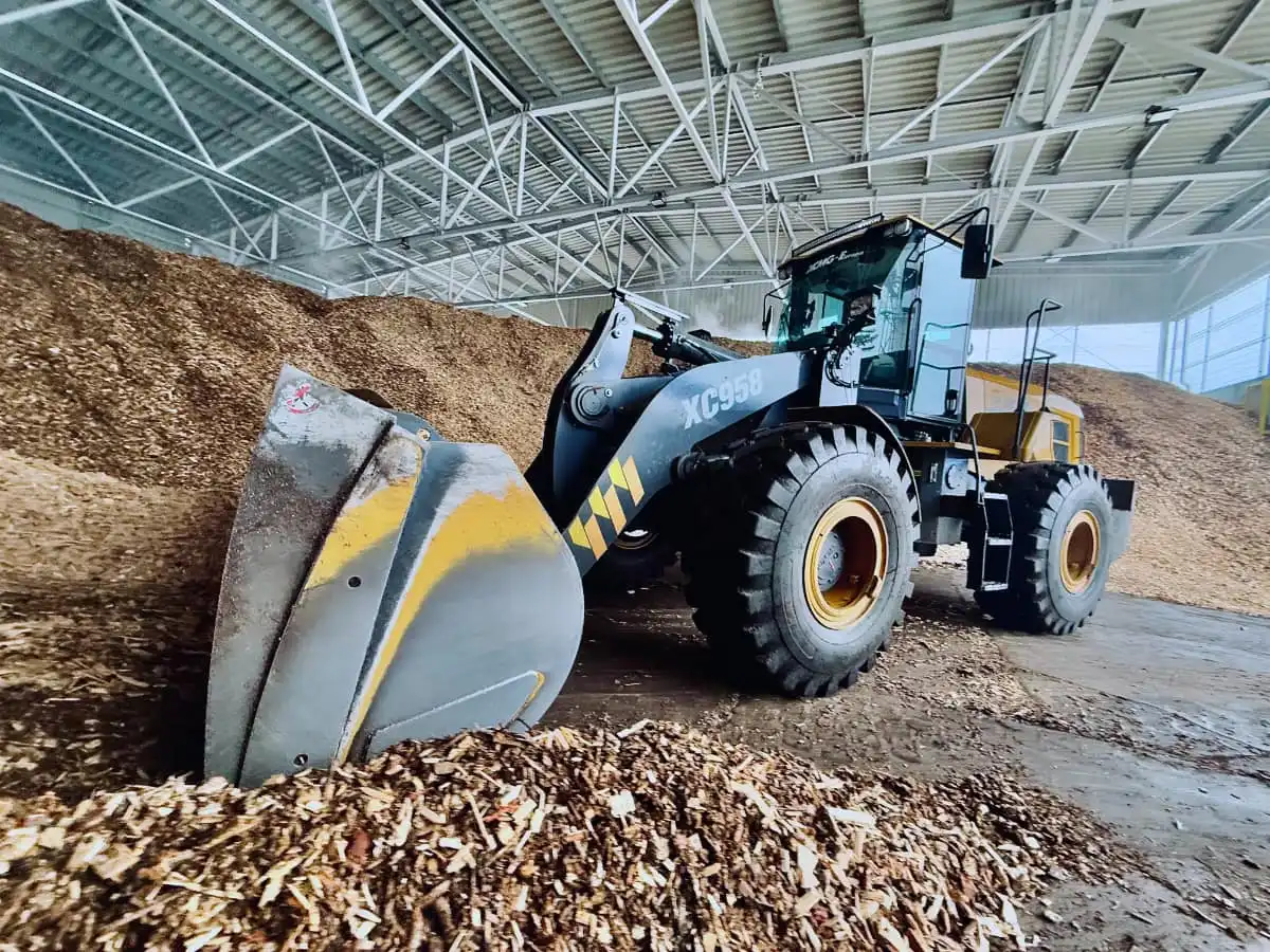 Nowe zadaszenie nad magazynem biomasy na terenie Kotłowni Millenium. Inwestycja w zieloną energię